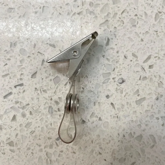 Bundle of 2 Phone & 2 Badge Clips (4 Total) - Picture 5 of 8